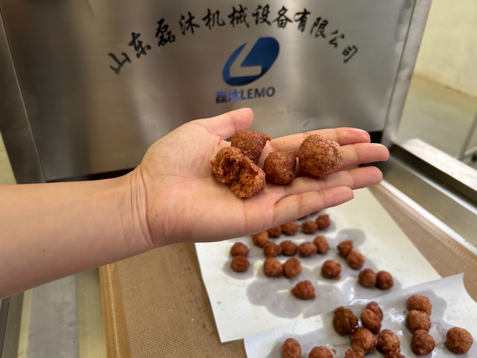 微波烘烤設(shè)備與傳統(tǒng)設(shè)備相比有哪些優(yōu)勢